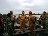 Bupati Wardan Kunjungi Korban Kebakaran Pulau Kijang