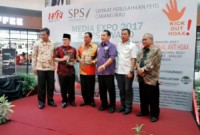 Bupati Inhil Terima Award Media Relathionship Dari SPS Riau