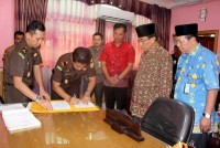 Perbaikan PDAM, Pemkab Inhil dan Kejari Tandatangani SKK Kerjasama Penagihan Hutang