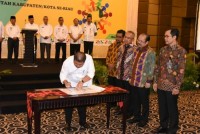 Bupati Bengkalis Tandatangani Komitmen Anti Gratifikasi