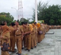 Hari Pertama Kerja Pasca Libur Lebaran, Bupati Kumpulkan SKPD di Lapangan