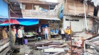 Bupati Inhil Kunjungi Korban Tanah Longsor di Kuala Enok 
