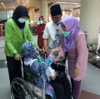 Disambut Bupati Wardan, 379 Jemaah Haji Inhil Tiba di Batam