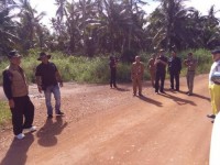 Bupati Wardan Tinjau Jalan Nasional di Kecamatan Enok