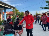 H. Zukri Ketua DPD PDIP Riau Terus Giat Berbagi Ditengah Masyarakat Lawan Corona