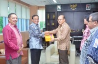 Bupati Wardan Serahkan Laporan Keuangan Ke BPK