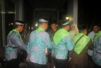 Pukul 2 Dini Hari, Bupati Inhil Lepas JCH Inhil di Embarkasi Batam