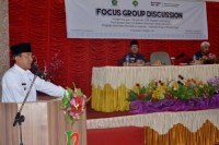 Buka FGD, Bupati Sebut Pemkab Terus Dukung Sekolah Agama di Inhil